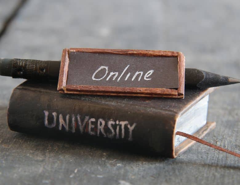 Ci sono agevolazioni economiche per iscriversi alle università online?