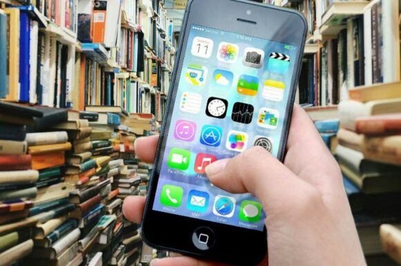 Telefono con app per studenti universitari
